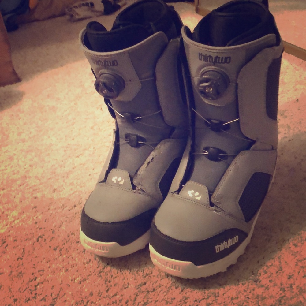 I am selling 32’s snowboard boots! (Size 10)
